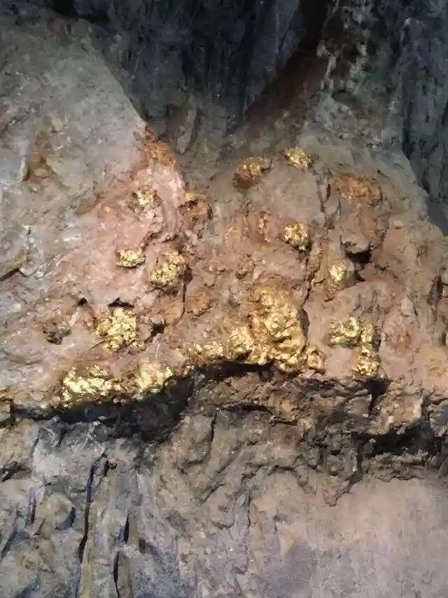 希腊一金矿发现新矿脉